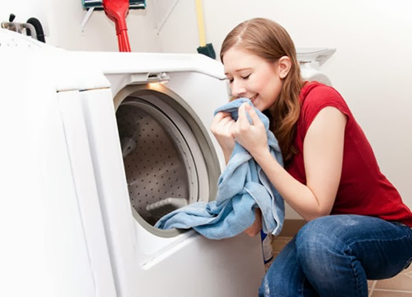 Sử dụng bột giặt và nước xã đúng cách để bảo vệ máy giặt